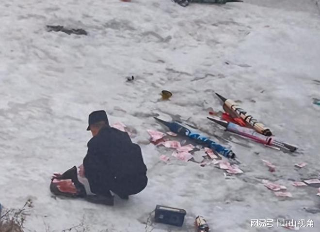 钱后续知情人：线万！警方回应来了澳门新葡京网站山西大桥散落大量(图1)