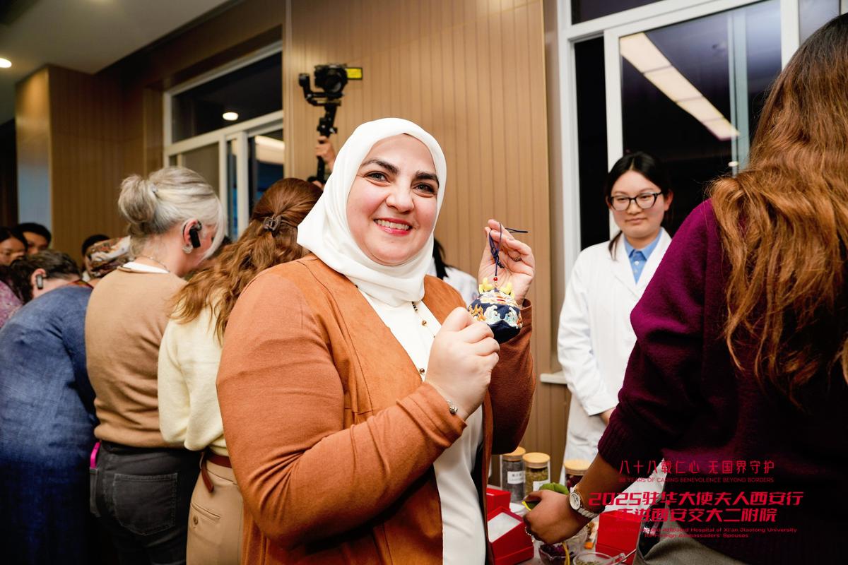 西安行走进西安交大二附院澳门新葡京驻华大使夫人(图3)