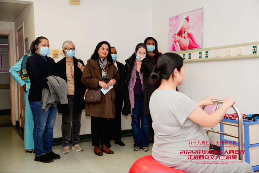 西安行走进西安交大二附院澳门新葡京驻华大使夫人(图16)